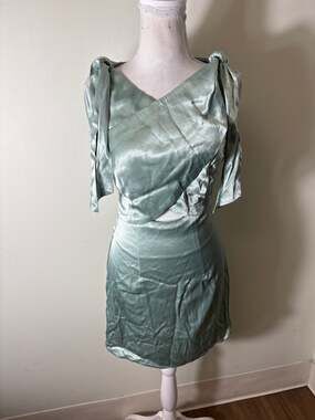 Elliat Ice Blue Backless Knee Length Special Occasion Dress sz XS